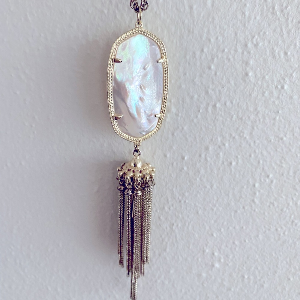Beautiful Kendra Scott necklace!